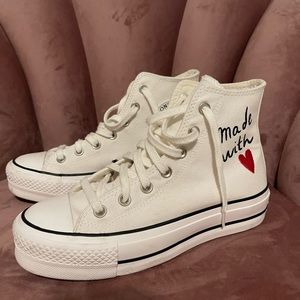 “MADE WITH LOVE” CONVERSE SNEAKER